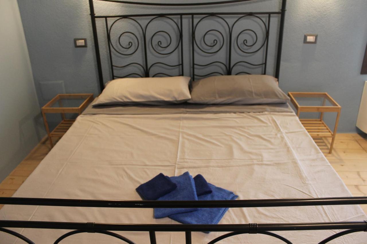 Sa Domu Beccia B&B Uras Exterior foto